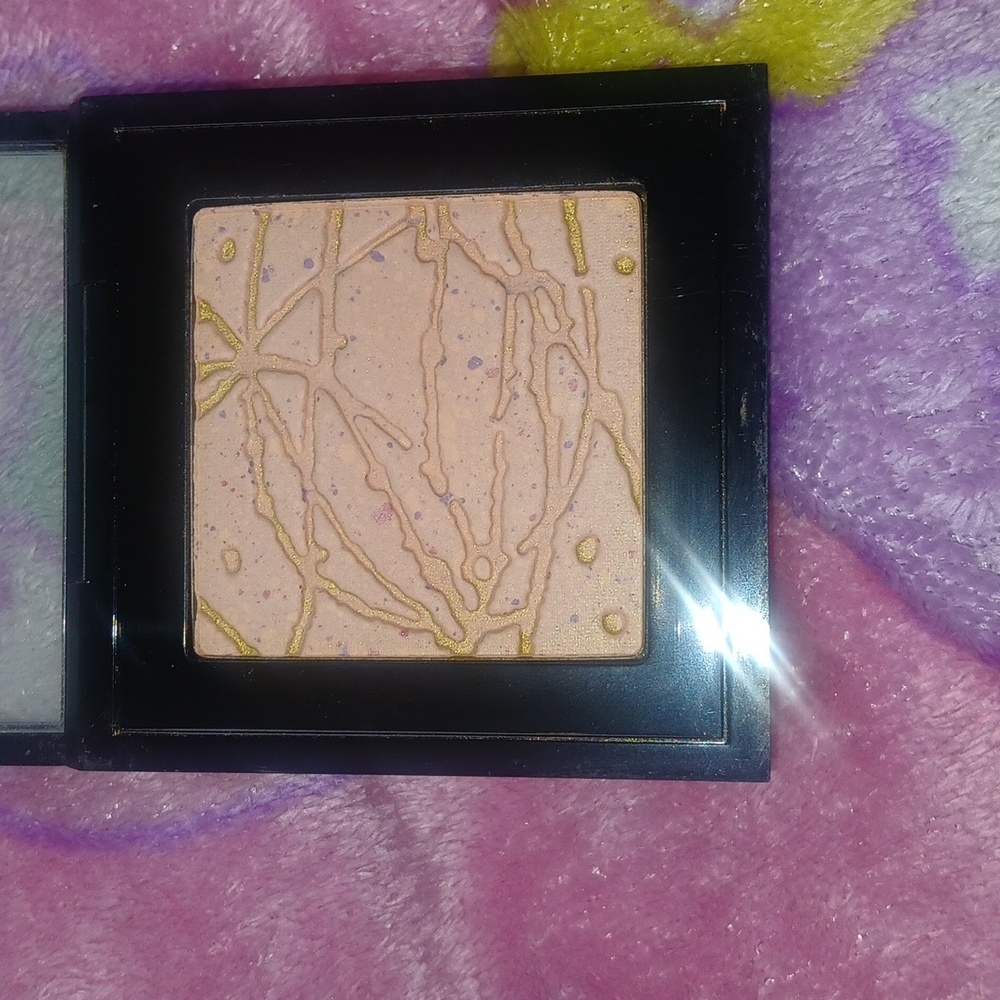 MAC In The Abstract Highlighter - Picture 4 of 7